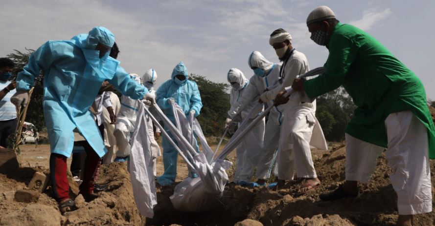  24 മണിക്കൂറിനിടെ മൂന്ന് ലക്ഷത്തിലധികം കോവിഡ് രോഗികൾ;  2,104 മരണം