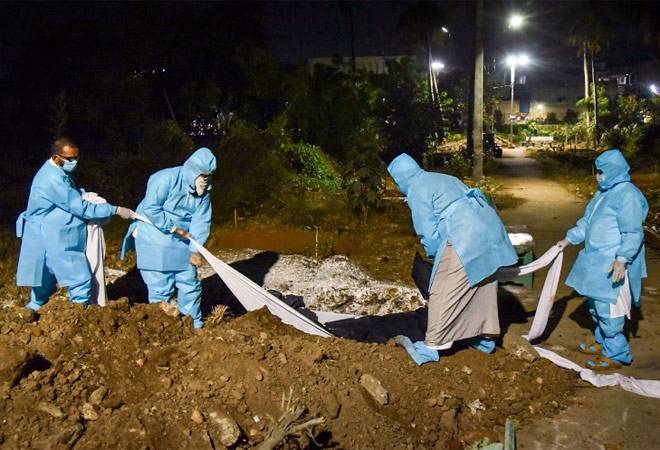  രാജ്യത്ത് 24 മണിക്കൂറിനിടെ 3,52,991 പുതിയ കോവിഡ് കേസുകൾ; 2812 മരണം