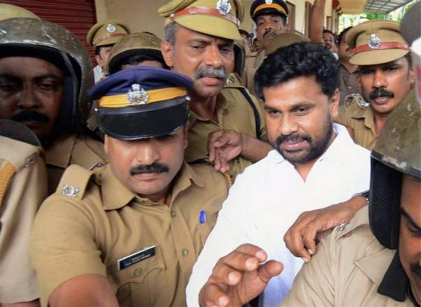  ” കേസ് കെട്ടിച്ചമച്ചത് ” തെളിവുകൾ വ്യാജമാണെന്നും ദിലീപ് മുൻ‌കൂർ ജാമ്യം തേടി ഹൈക്കോടതിയിൽ