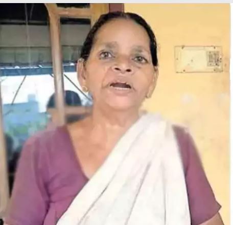  പ്രാര്‍ഥനയ്ക്കിടെ ക്ഷേത്രത്തില്‍ സ്വര്‍ണമാല നഷ്ടമായ സ്ത്രീക്ക് സ്‌നേഹ സമ്മാനമായി സ്വര്‍ണവളകള്‍, ,ആ ‘അജ്ഞാത’ ശ്രീലത,