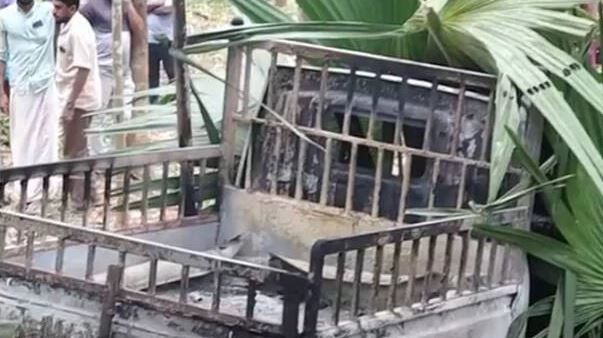  സ്‌ഫോടകവസ്തു നിറച്ച ഓട്ടോയിലേക്ക് ഭാര്യയെയും മക്കളെയും വിളിച്ചുകയറ്റി തീയിട്ടു, മലപ്പുറത്തെ കൂട്ടക്കൊല ആസൂത്രിതം