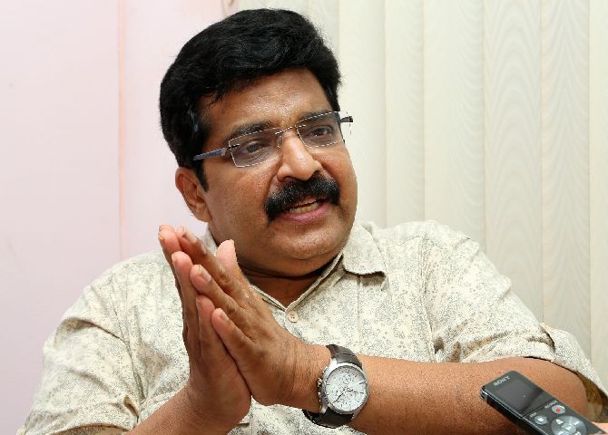  അന്വേഷണത്തിൽ സുതാര്യത ഉറപ്പാക്കണം;ലീ​ഗ് നേതാക്കളെ വിജിലൻസ് കേസുകളിൽ കുടുക്കുന്നുവെന്ന് മുനീർ,പിഎഫ്ഐക്കെതിരെയും വിമർശനം