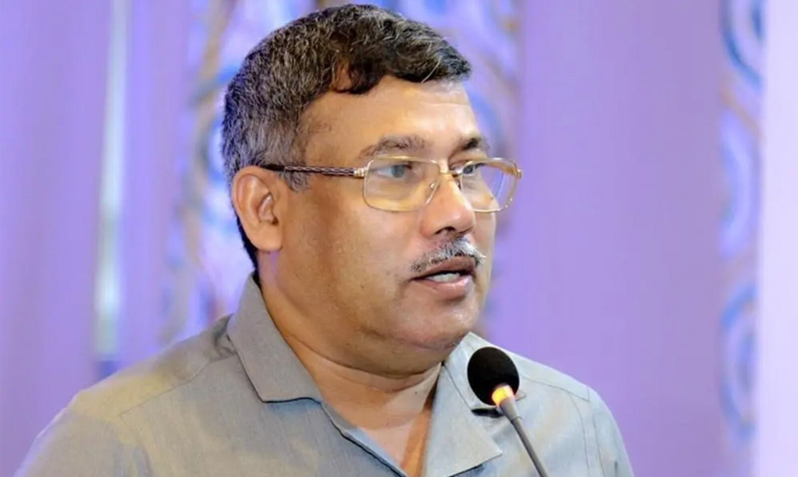  കെഎംസിസി പ്രസിഡന്റ് ഇബ്രാഹിം എളേറ്റിലിനെ ഭാരവാഹിത്വത്തിൽ നിന്ന് സസ്പെൻഡ് ചെയ്ത് മുസ്‌ലിം ലീഗ്