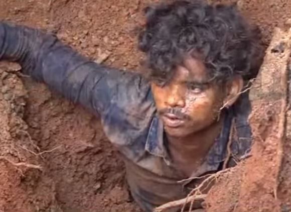  കോട്ടയത്ത് നിർമാണജോലിക്കിടെ മണ്ണിടിച്ചിൽ ഇതര സംസ്ഥാന തൊഴിലാളി കുടുങ്ങി,ഏറെ നേരത്തെ പരിശ്രമം,രക്ഷപെടുത്തി