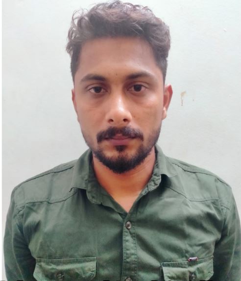  കരിപ്പൂർ വിമാനത്താവളം വഴി കടത്താന്‍ ശ്രമിച്ച ഒരു കിലോയിലധികം സ്വർണം പോലീസ് പിടികൂടി