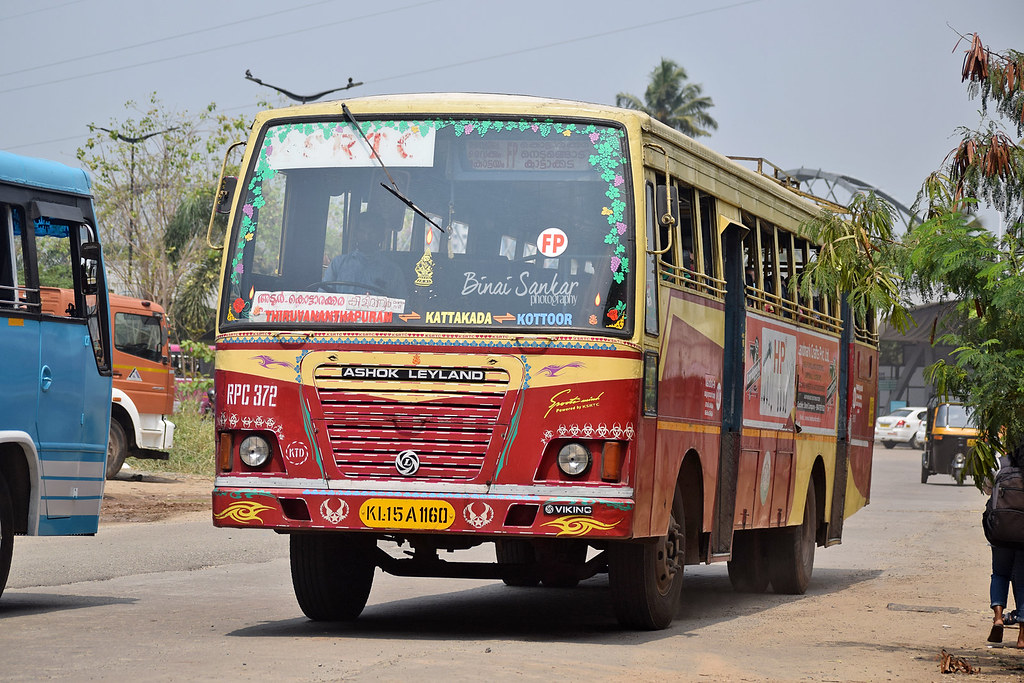  ഓടിക്കൊണ്ടിരുന്ന കെഎസ്ആർടിസി ബസിൽ നിന്നും വിദ്യാർത്ഥിനി തെറിച്ച് വീണു; ഗുരുതര പരുക്ക്