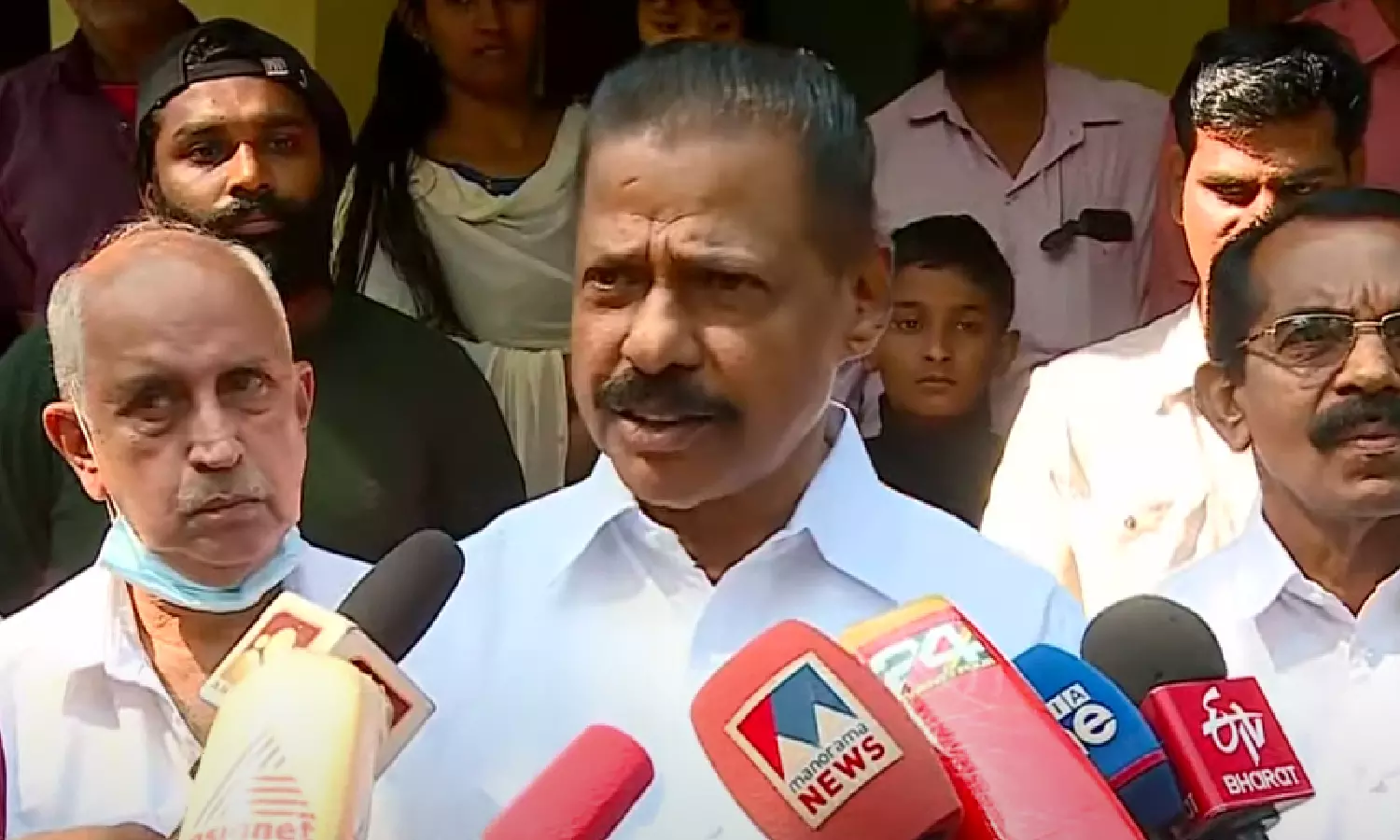  സജി ചെറിയാന്റെ സത്യപതിജ്ഞ; മന്ത്രിസഭയിലേക്ക് തിരികെയെടുക്കാൻ ഗവർണർ നിയമപരമായി മാത്രം നടപടി സ്വീകരിച്ചാൽ മതി,എം.വി ഗോവിന്ദൻ