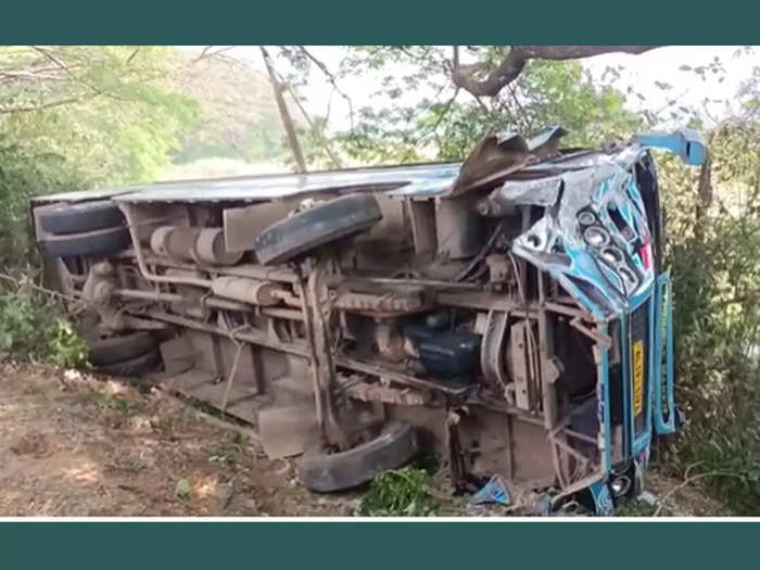  കോഴിക്കോട് മാവൂരിനടുത്ത് ബസ് അപകടത്തിൽ ഒരാൾ മരിച്ചു, നിരവധി പേർക്ക് പരിക്ക്