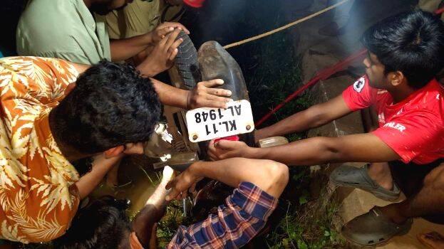  കോഴിക്കോട് ബൈക്ക്മറിഞ്ഞ് ഫൂട്ട് റസ്റ്റർ കാലിൽ തുളച്ചുകയറി, യുവാവിന് രക്ഷയായി അഗ്നിശമനസേന