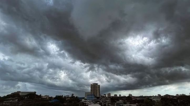  മധ്യ വടക്കൻ ബംഗാൾ ഉൾക്കടലിൽ ന്യൂന മർദം; കേരളത്തിൽ അടുത്ത അഞ്ചുദിവസം ശക്തമായ മഴയ്ക്ക് സാധ്യത