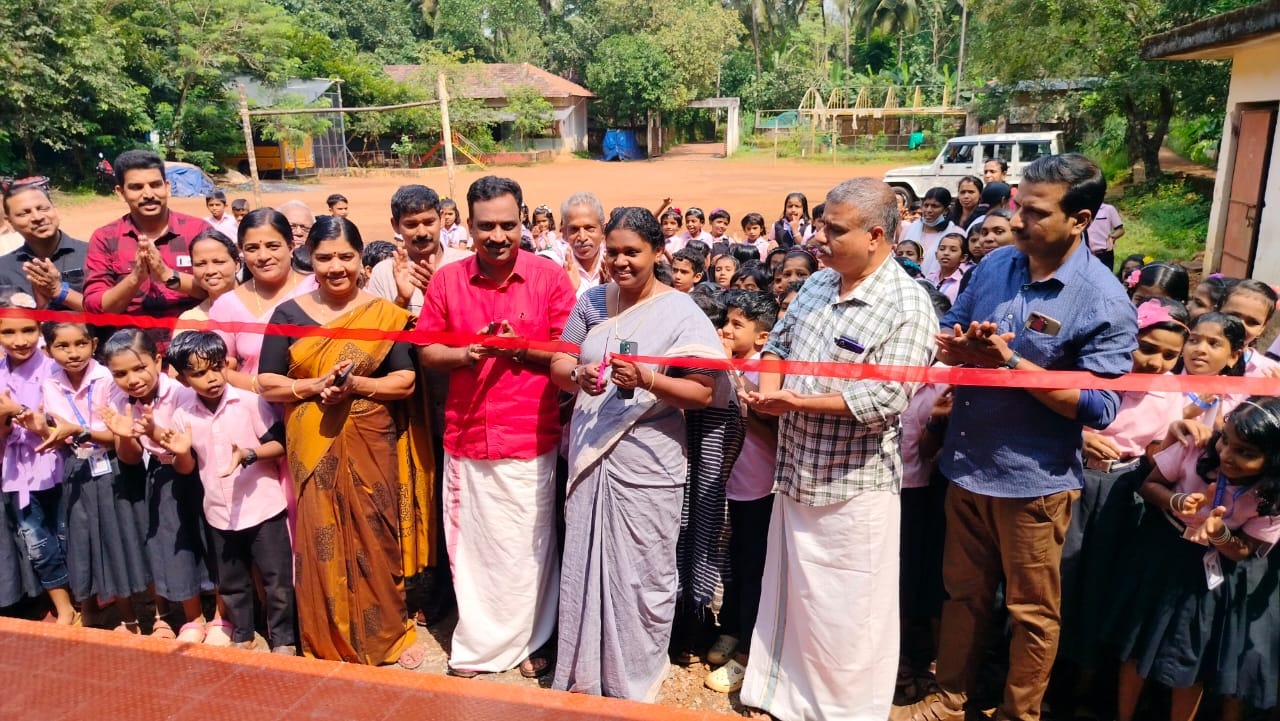  സാനിറ്ററി ബിൽഡിംഗ് ബ്ലോക്ക് ഉദ്ഘാടനം ചെയ്തു