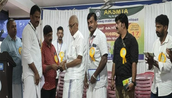  ഓള്‍ കേരള സോമില്‍ തൊഴിലാളി അസോസിയേഷന്‍ മൂന്നാമത് കോഴിക്കോട് ജില്ല സമ്മേളനം കുന്ദമംഗലം വ്യാപാര ഭവനില്‍ നടന്നു