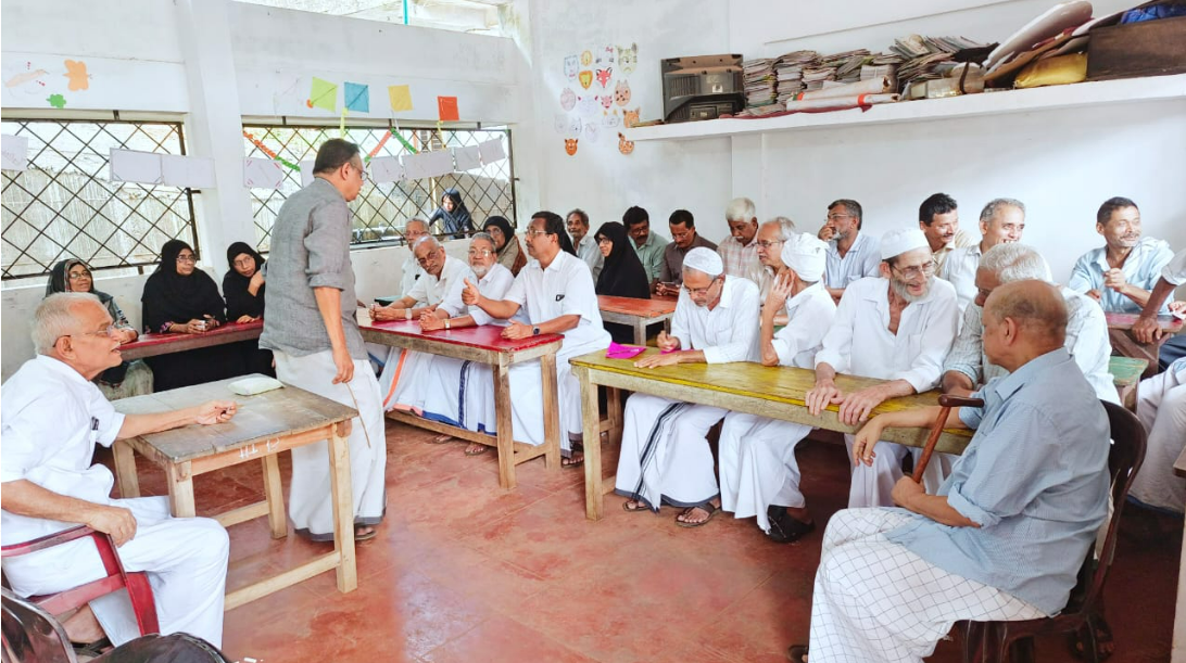  ഓര്‍മ്മച്ചെപ്പ്; ആദ്യാക്ഷരം കുറിച്ച കുന്ദമംഗലം എ എം എല്‍ പി വിദ്യാലയത്തിലെ ഒത്തുകൂടല്‍ മധുര സ്മരണകളുണര്‍ത്തി