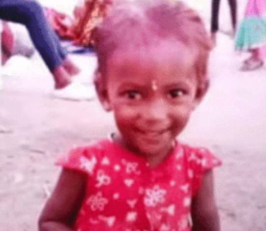  കാണാതായപ്പോള്‍ കുട്ടി ധരിച്ചിരുന്നത് കറുപ്പില്‍ വെള്ളപ്പുള്ളിയുള്ള ടീ ഷര്‍ട്ട്; വിവരം ലഭിക്കുന്നവര്‍ അറിയിക്കണമെന്ന് പോലീസ്