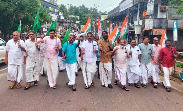  ആര്യാടൻ ഷൗക്കത്തിന്റെ വിജയം; കുന്ദമംഗലത്ത് ആഹ്ളാദ പ്രകടനം  നടത്തി പഞ്ചായത്ത്‌ യു.ഡി.എഫ് കമ്മറ്റി
