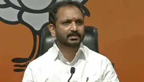  ‘ഒരു എം.എല്‍.എ പോലുമില്ലാത്ത പാര്‍ട്ടി 60,000 കള്ളവോട്ട് ചേര്‍ക്കുമ്പോള്‍ നേതാക്കള്‍ എന്തുചെയ്യുകയായിരുന്നു? കെട്ടിത്തൂങ്ങി ചാകുന്നതാണ് നല്ലത്’; ആക്ഷേപമുണ്ടെങ്കില്‍ കോടതിയെ സമീപിക്കു; കെ. സുരേന്ദ്രന്‍