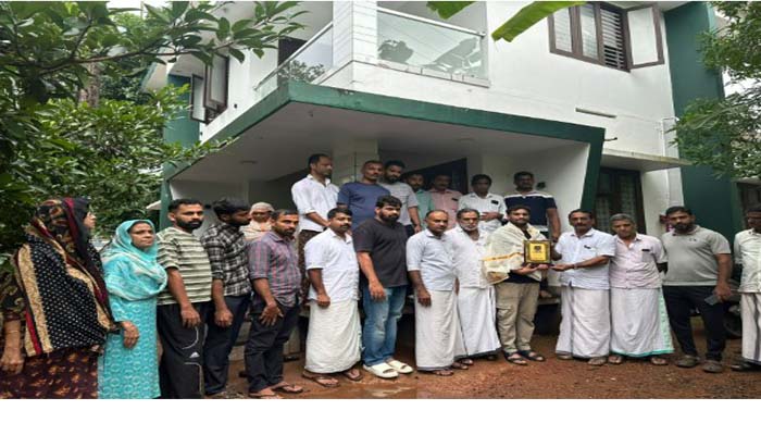  എഫ്.എം.ജി.ഇ പരീക്ഷയില്‍ വിജയം: ഡോ. മുഹമ്മദ് അല്‍ത്താഫ് ഒളോങ്ങലിനെ കുടുംബാംഗങ്ങള്‍ അനുമോദിച്ചു