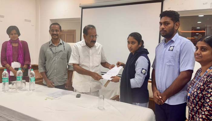  കണ്ടലിലൂടെ തീരസംരക്ഷണം: വിദ്യാര്‍ഥികളുടെ സര്‍വേ റിപ്പോര്‍ട്ട് മന്ത്രിക്ക് സമര്‍പ്പിച്ചു