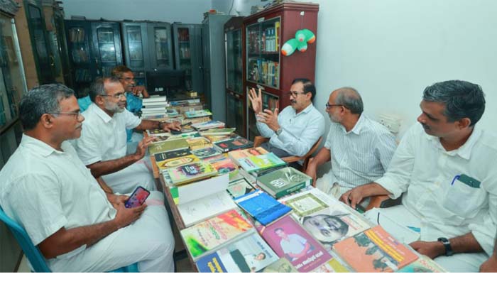  സീതി സാഹിബ് ലൈബ്രറി; സ്വാതന്ത്ര്യ സമര- മലബാര്‍ സമര ചരിത്ര പുസ്തക പ്രദര്‍ശനം ജസ്റ്റിസ് കെ ടി നിസാര്‍ അഹമ്മദ് സന്ദര്‍ശിച്ചു