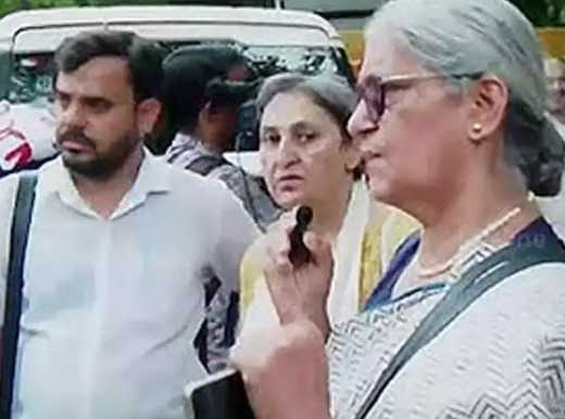  സിജെപി പ്രതിഷേധത്തിനിടെ സിപിഐ നേതാവ് ആനി രാജയ്ക്ക് നേരെ കൈയേറ്റം; മൂന്ന് പേരെ പൊലീസ് പിടികൂടി