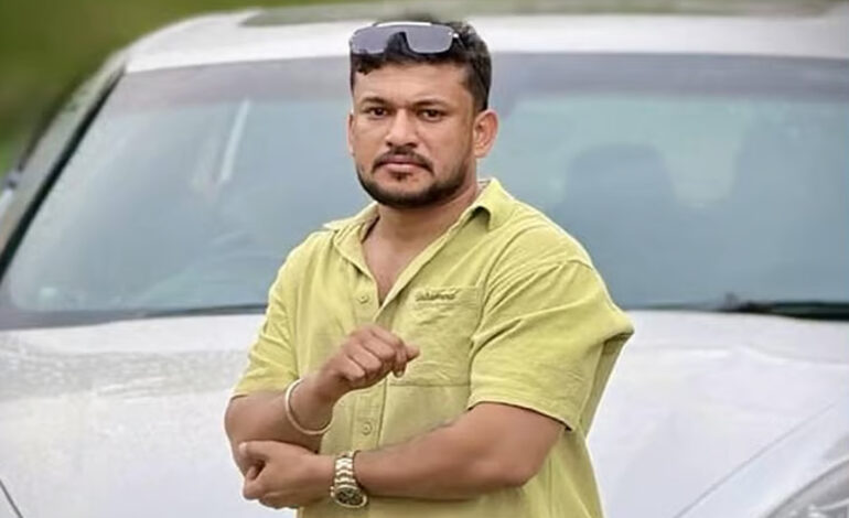  “പെൻഷൻ വാങ്ങി സ്വസ്ഥമായി ജീവിക്കാൻ അനുവദിക്കില്ല”; പൊലീസ് ഉദ്യോഗസ്ഥന് നേരെ അർജുൻ ആയങ്കിയുടെ  ഭീഷണി