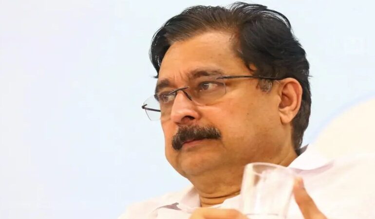  മെസ്സിയുടെ പേരിലെ തട്ടിപ്പ്: അന്വേഷണം വി. അബ്ദുറഹിമാനിലേക്ക്; ആഭ്യന്തരമന്ത്രിയെ കണ്ട് അന്വേഷണപുരോഗതി അറിയിച്ച് എസ്‌ഐടി തലവന്‍